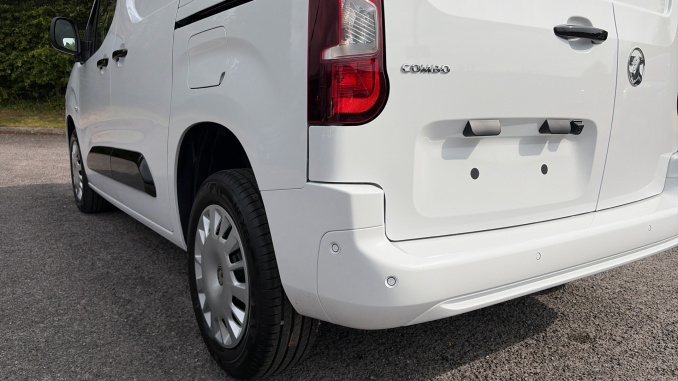 Vauxhall Combo Cargo Combo Diesel 1.5 Turbo D 100ps Prime Plus H1 Van - Image 34